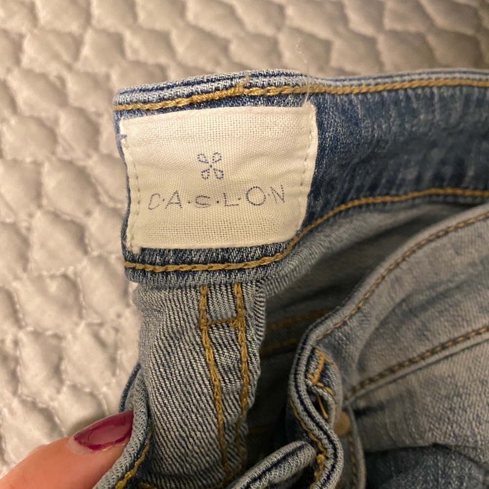 NWOT! Caslon boyfriend jeans w/ floral thigh embroidery - Picture 3 of 9